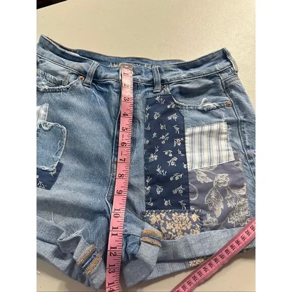 American Eagle Outfitters Women's Blue Patchwork Cuffed Mom Jean Shorts Size 8 - Picture 3 of 7
